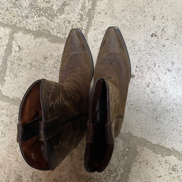 DAN POST vintage Western Boots cowgirl Pre-owned good condition. Size 8