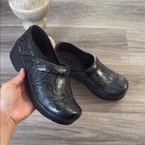 Dansko Black Professional Clogs Size 37  Womens Shoes