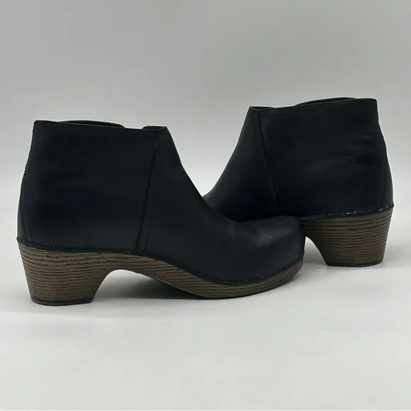 Dansko Max Black Leather Ankle Boots. Size 10