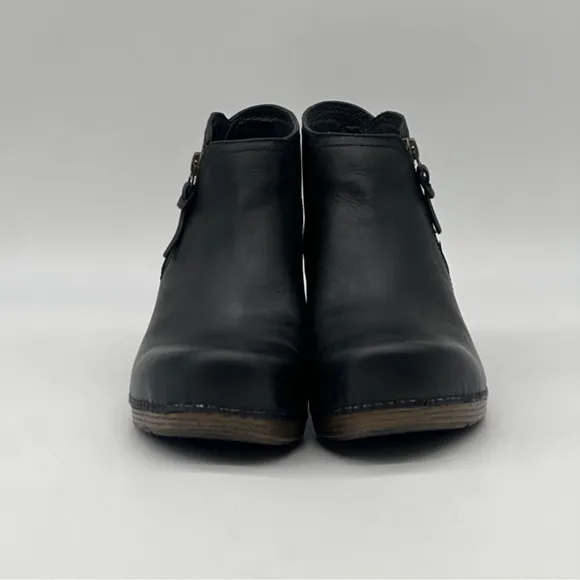 Dansko Max Black Leather Ankle Boots. Size 10