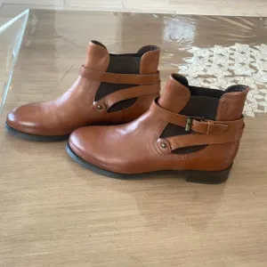 Desa ankle boots