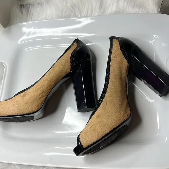 Diane Von Furstenberg Stylish Black and Tan Women's Heels