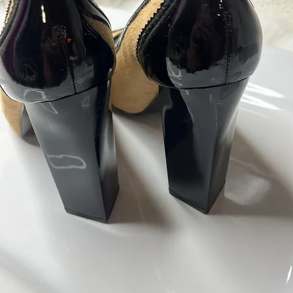 Diane Von Furstenberg Stylish Black and Tan Women's Heels