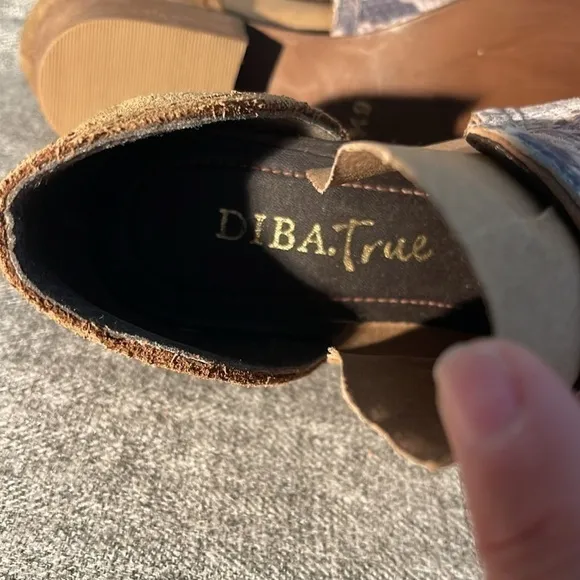 Diba Shy Town Leather Snake and Cognac Shoe. NEW
