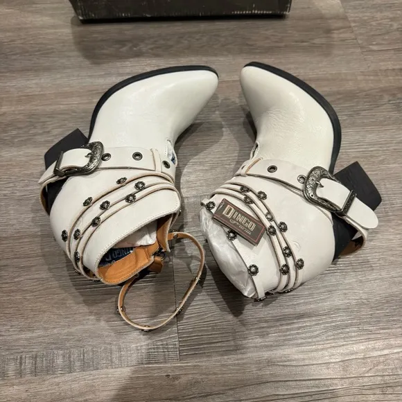 Dingo Born To Run White Leather Studded Buckle Ankle Heeled Bootie Boots DL242
