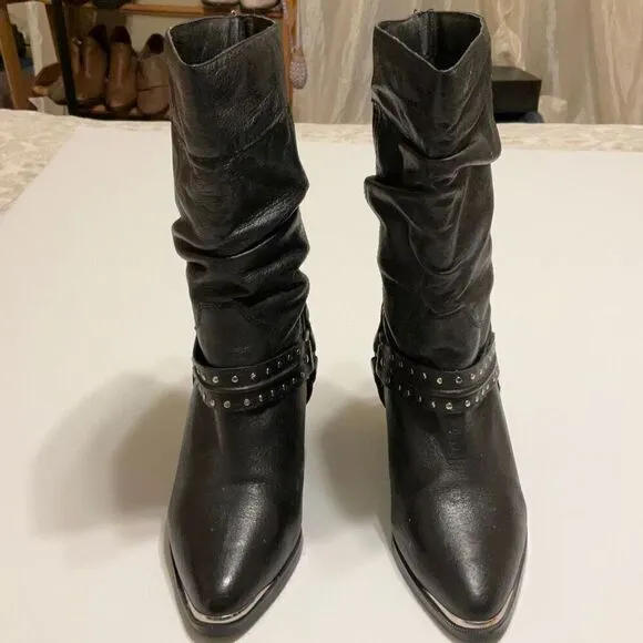 Dingo Emma Slouchy Western Boot, 7. Black withSilver Hardware.