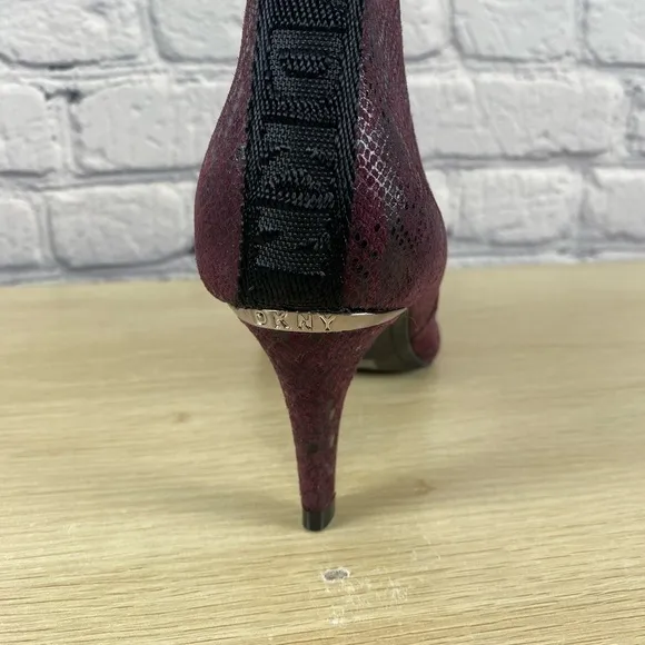DKNY Purple Pink Modern Snakeskin Booties size 6 Stiletto Heel Ankle Boots NEW