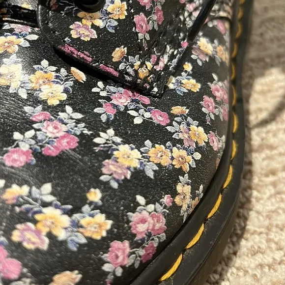 Doc Marten floral calico pascal combat boots lace up size EU 37 Women’s 6