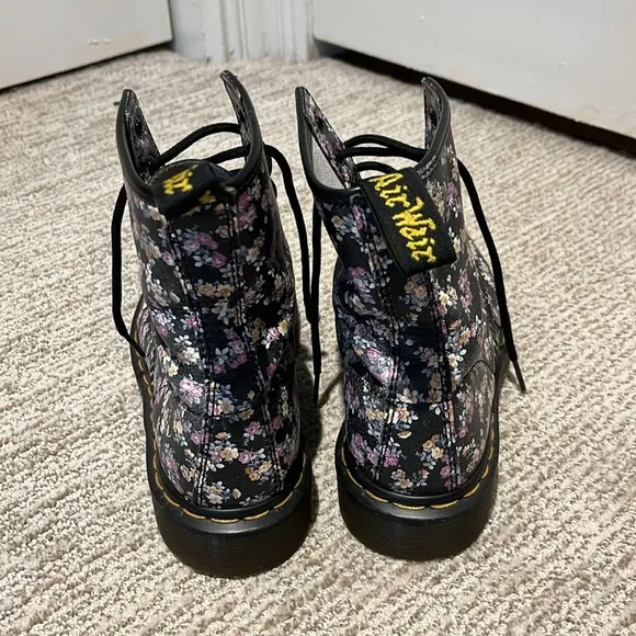 Doc Marten floral calico pascal combat boots lace up size EU 37 Women’s 6
