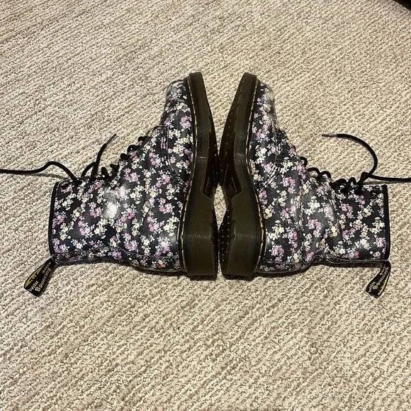 Doc Marten floral calico pascal combat boots lace up size EU 37 Women’s 6