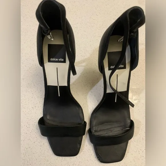 DOLCE VITA Women's Halo Black Leather Ankle Strap Chic Shoes Heels Sandals 6.5