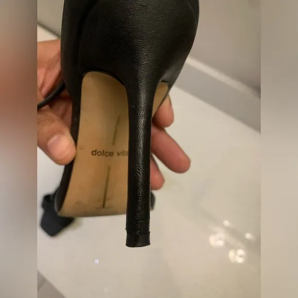 DOLCE VITA Women's Halo Black Leather Ankle Strap Chic Shoes Heels Sandals 6.5