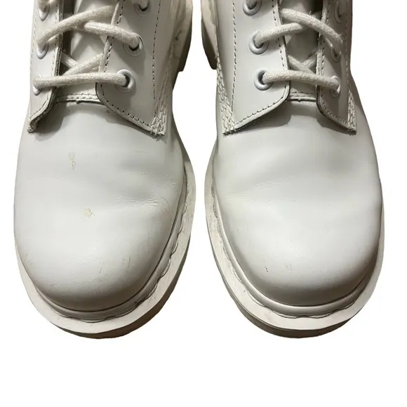 DR. MARTENS 1460 Pascal White Virginia Blanco 8 eye Boots Size 7