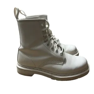 DR. MARTENS 1460 Pascal White Virginia Blanco 8 eye Boots Size 7