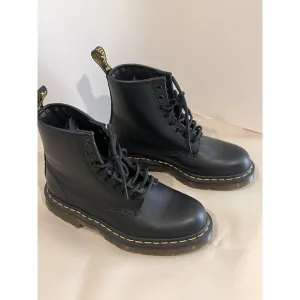 Dr. Martens 1460 W Women's Black Smooth Leather Boots Sz 7 L EUC!