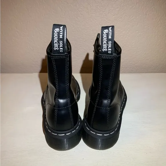 Dr. Martens black leather 8-Hole Boots White Stitching size 6 punk goth grunge