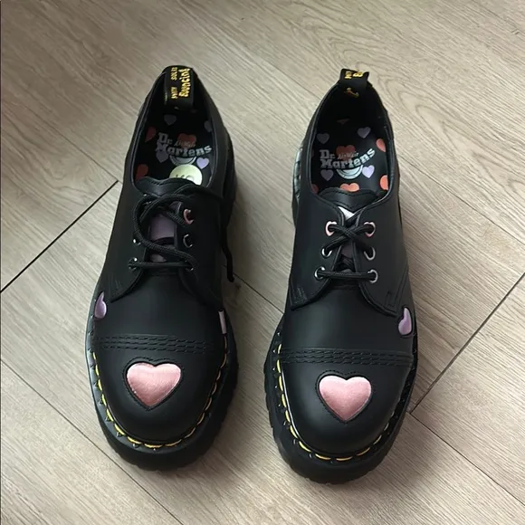 DR. MARTENS HEART CHUNKY PLATFORM SHOES SIZE 9 BRAND NEW