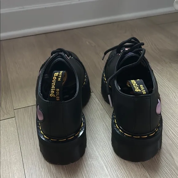DR. MARTENS HEART CHUNKY PLATFORM SHOES SIZE 9 BRAND NEW