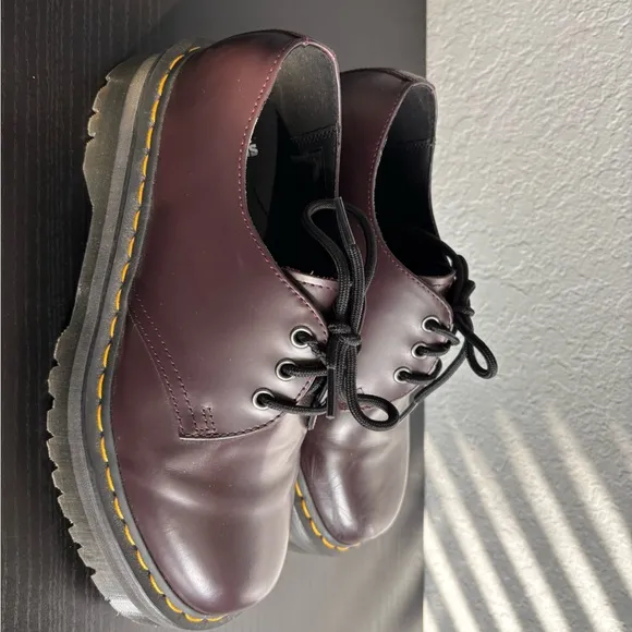 Dr. Martens Unisex 1461 Quad Leather Burgundy Shoes. Size 9