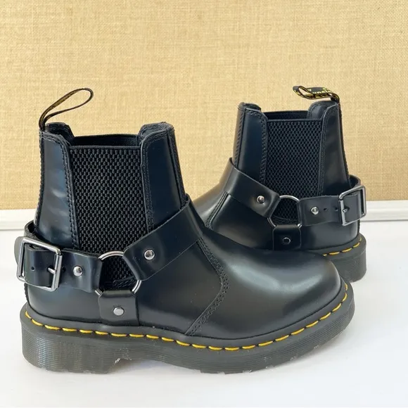 DR. MARTENS WINCOX SMOOTH LEATHER BUCKLE MOTO CHELSEA BOOTS Size 6 Women’s