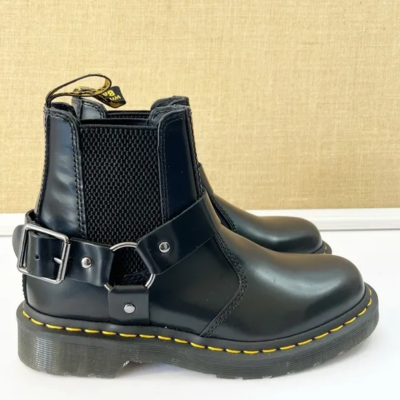 DR. MARTENS WINCOX SMOOTH LEATHER BUCKLE MOTO CHELSEA BOOTS Size 6 Women’s