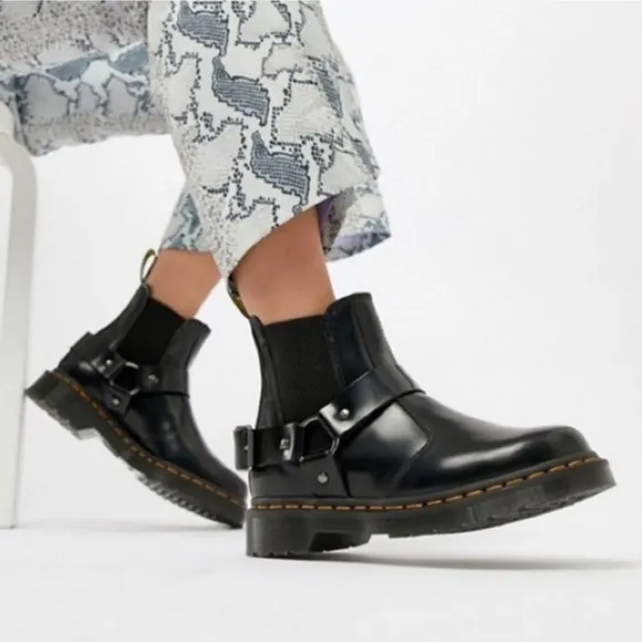 DR. MARTENS WINCOX SMOOTH LEATHER BUCKLE MOTO CHELSEA BOOTS Size 6 Women’s