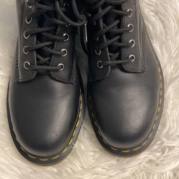 Dr.Martens  Air Wair with sole bouncing 🥾 size 8M BNWOT please see all photos