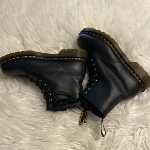 Dr.Martens  Air Wair with sole bouncing 🥾 size 8M BNWOT please see all photos
