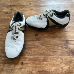 DRYJOYS E.C.L. leather System White and Black Golf Cleat Shoes Men’s 11.5 EUC