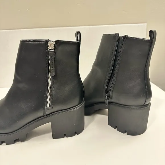 DV Dolce Vita Women's &quot;NWOT&quot; Nicola Booties Size 10