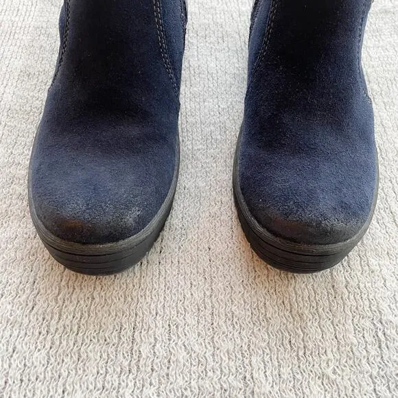 Earth Origins Navy Tate Suede Ankle Boots - Size 6W