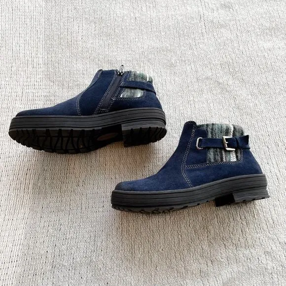 Earth Origins Navy Tate Suede Ankle Boots - Size 6W