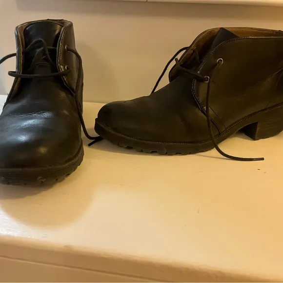 Eastland Wellesley Leather lace up ankle boots