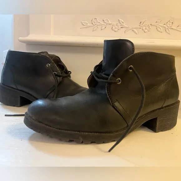 Eastland Wellesley Leather lace up ankle boots