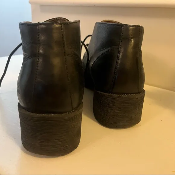 Eastland Wellesley Leather lace up ankle boots