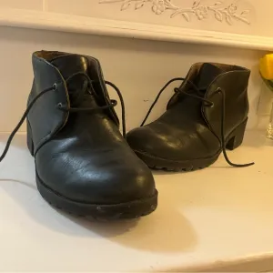 Eastland Wellesley Leather lace up ankle boots