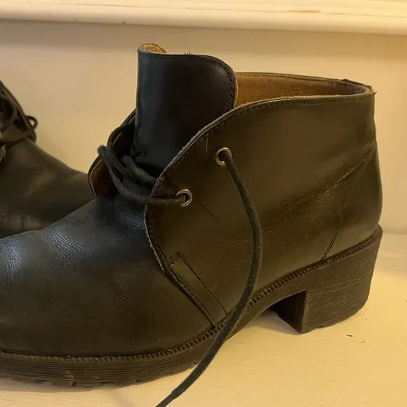 Eastland Wellesley Leather lace up ankle boots