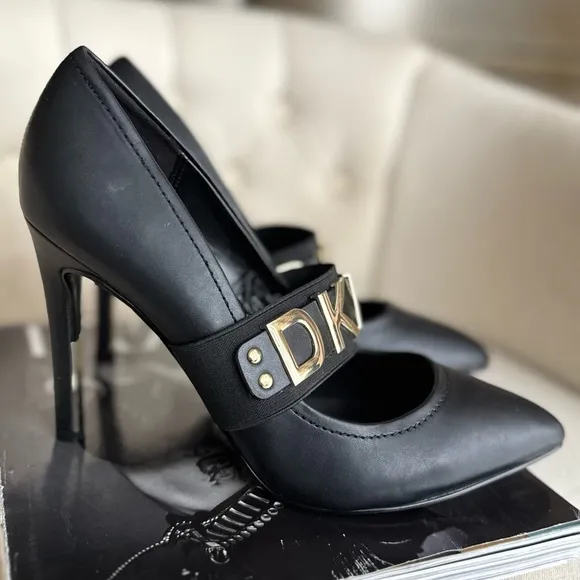 Elegant Black heels stylish modern shoes