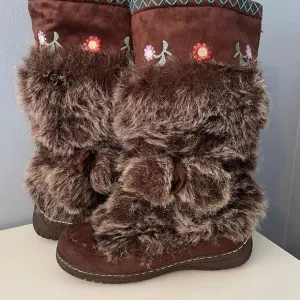 Embroidered Tall Brown Boots Faux Fur 8.5 with Dr Scholls inserts