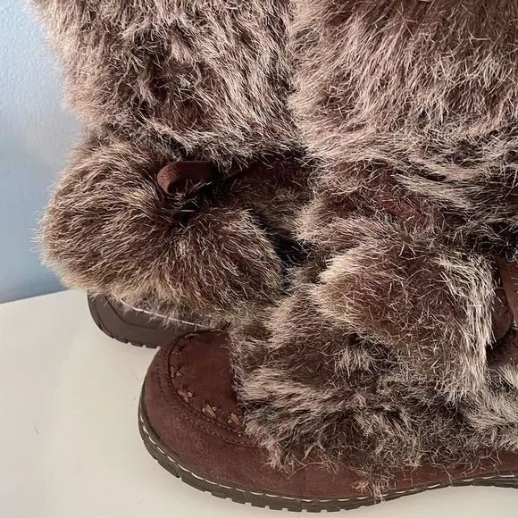 Embroidered Tall Brown Boots Faux Fur 8.5 with Dr Scholls inserts