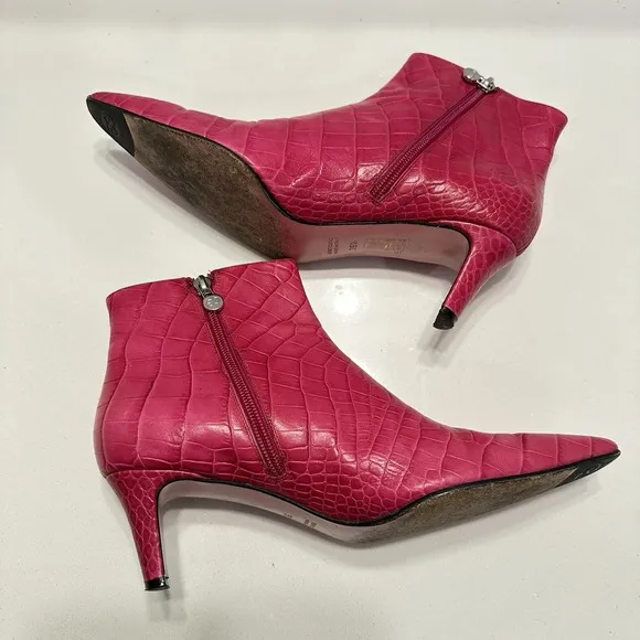 ESCADA PINK ANKLE BOOTIES CROC PATTERN PINTY TOE LOW HEEL Sz 39 1/2 Us 9 ITALY