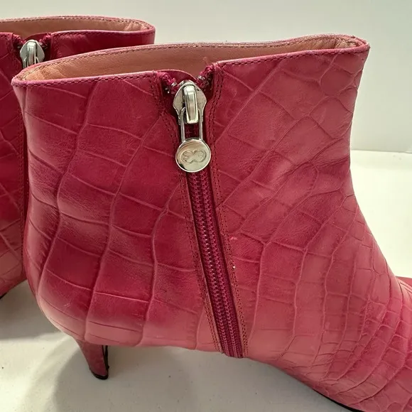 ESCADA PINK ANKLE BOOTIES CROC PATTERN PINTY TOE LOW HEEL Sz 39 1/2 Us 9 ITALY