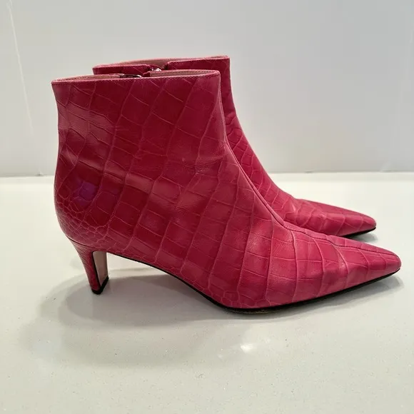 ESCADA PINK ANKLE BOOTIES CROC PATTERN PINTY TOE LOW HEEL Sz 39 1/2 Us 9 ITALY