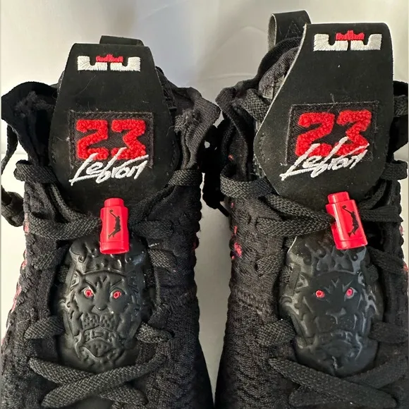 EUC Boys Nike LeBron 17 Black &amp; Red Tennis Shoes  Size 7y