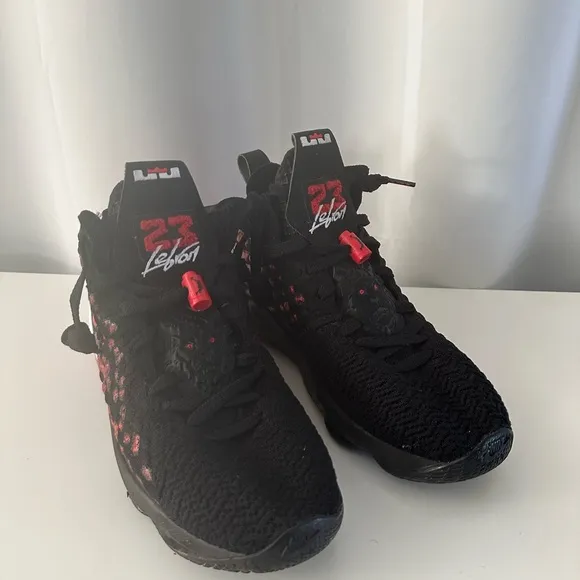EUC Boys Nike LeBron 17 Black &amp; Red Tennis Shoes  Size 7y