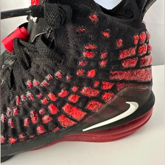 EUC Boys Nike LeBron 17 Black &amp; Red Tennis Shoes  Size 7y