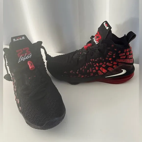 EUC Boys Nike LeBron 17 Black &amp; Red Tennis Shoes  Size 7y