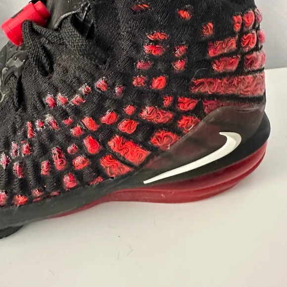 EUC Boys Nike LeBron 17 Black &amp; Red Tennis Shoes  Size 7y