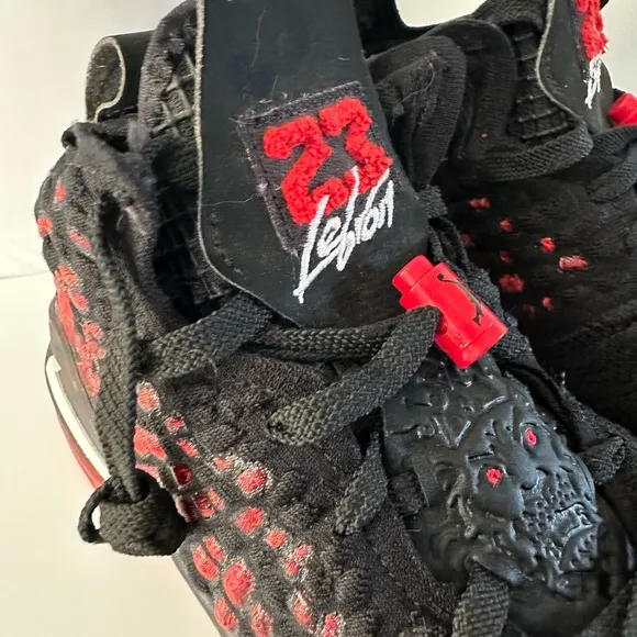 EUC Boys Nike LeBron 17 Black &amp; Red Tennis Shoes  Size 7y