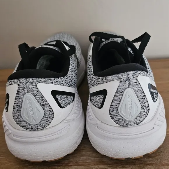 EUC BROOKS Adrenaline GTS 23 Mens Athletic Running Shoes, Sneakers